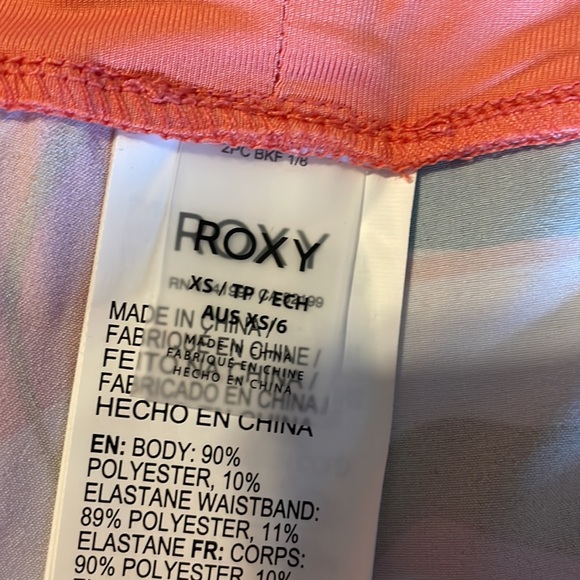 New without tags Roxy xs womens shorts - Picture 3 of 4